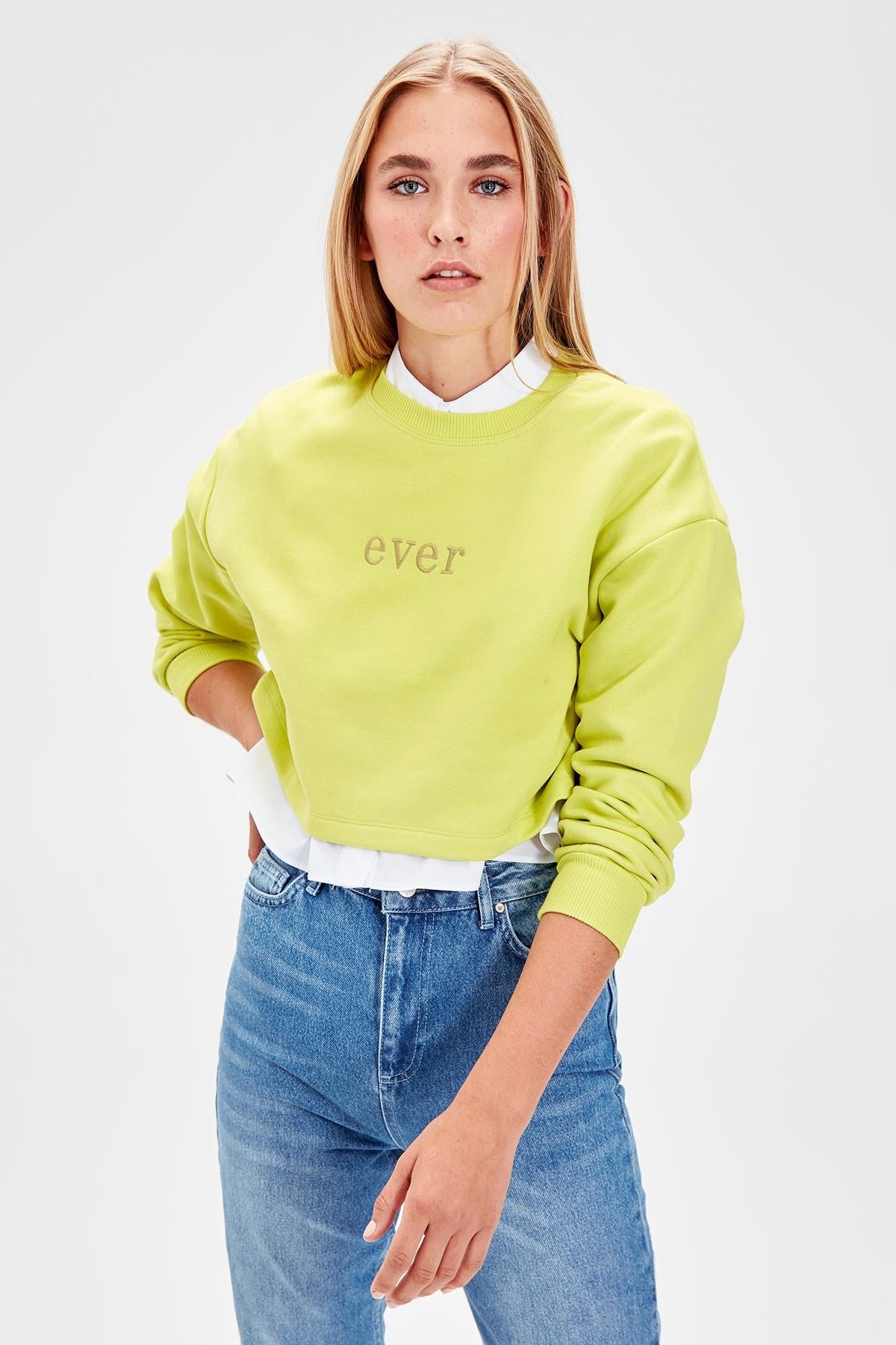 PENERAN Trendyol Yellow Embroideried Crop Knitted Sweatshirt TWOAW20SW0145